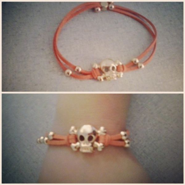 Pulseira Camurcinha com Caveira P04