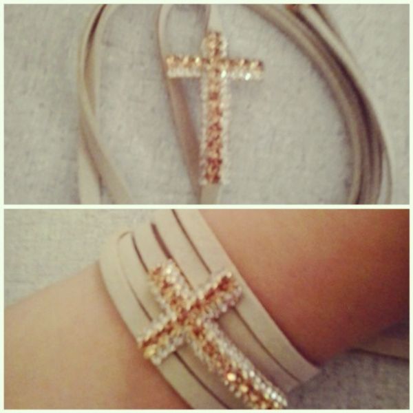 Pulseira Camurcinha com Crucifixo P01